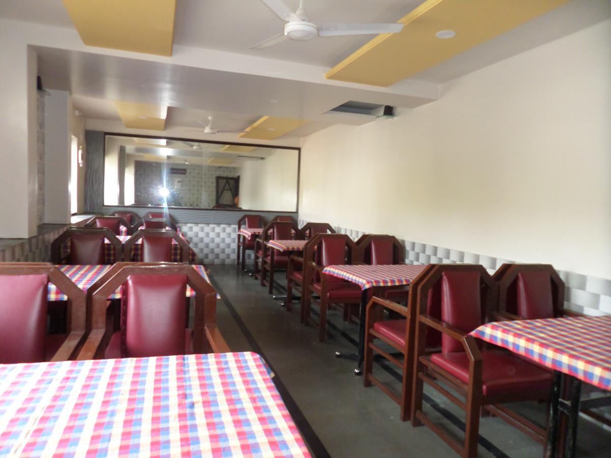 Hotel Sadanand Sangli Bagian luar foto