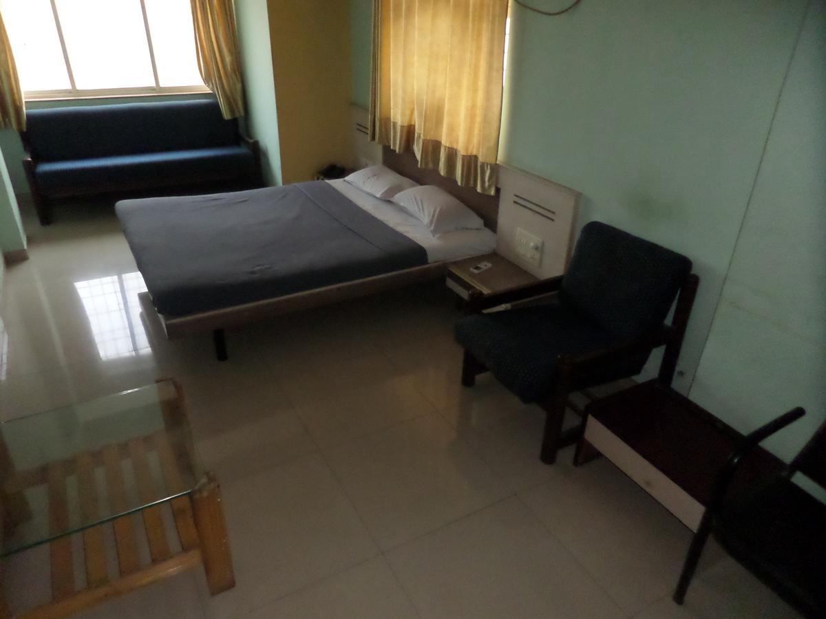 Hotel Sadanand Sangli Bagian luar foto