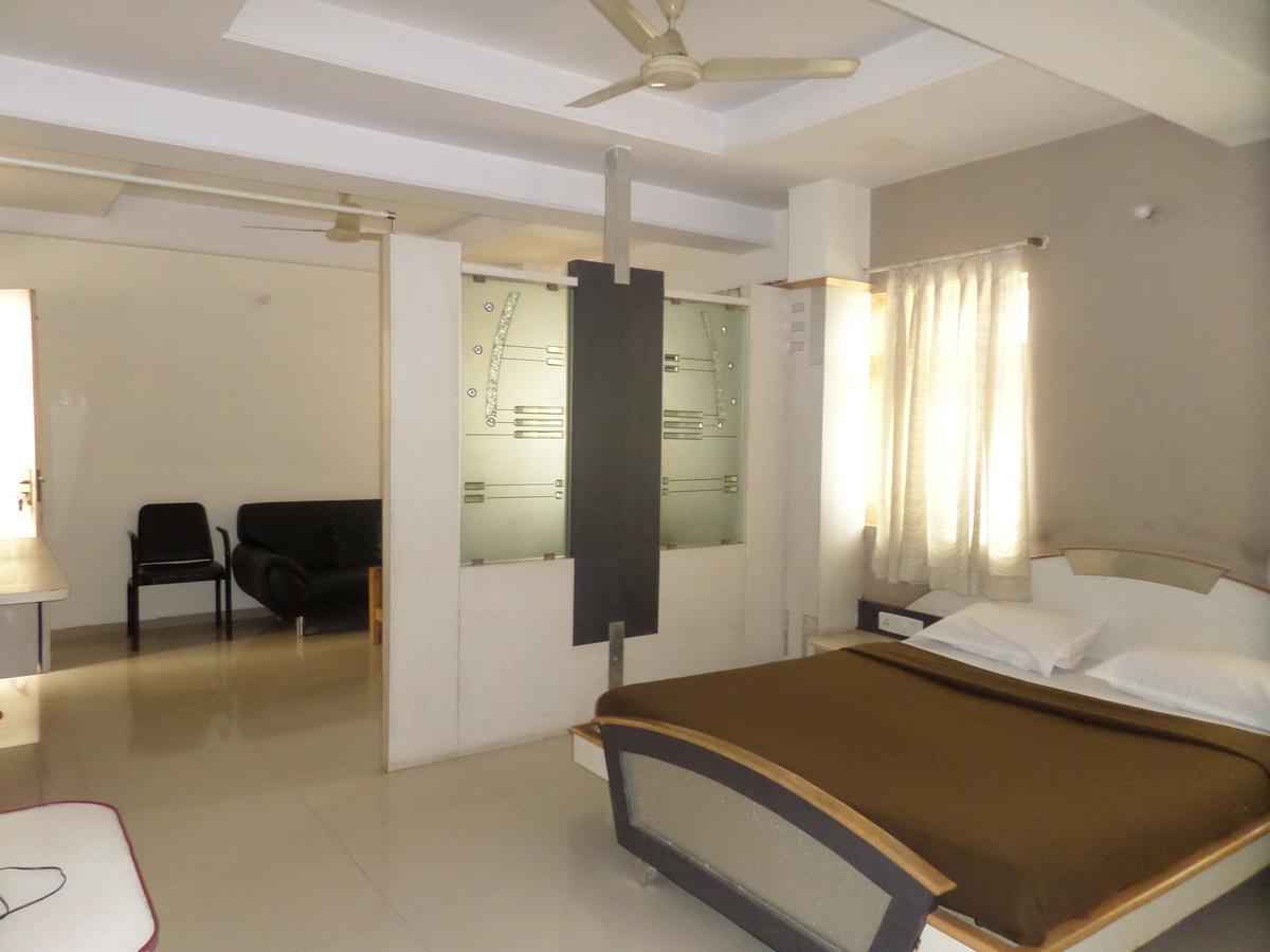 Hotel Sadanand Sangli Bagian luar foto