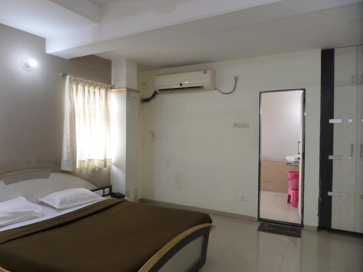 Hotel Sadanand Sangli Bagian luar foto