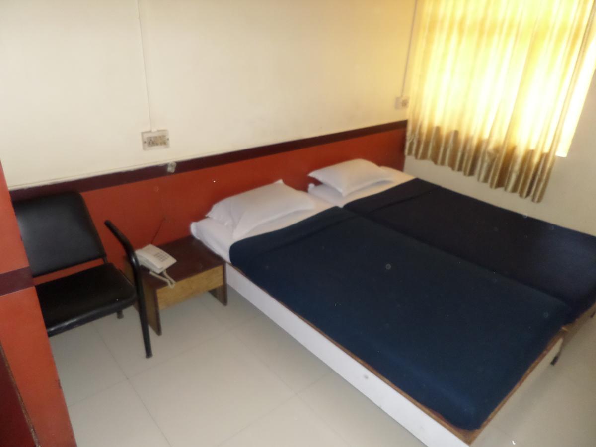 Hotel Sadanand Sangli Bagian luar foto