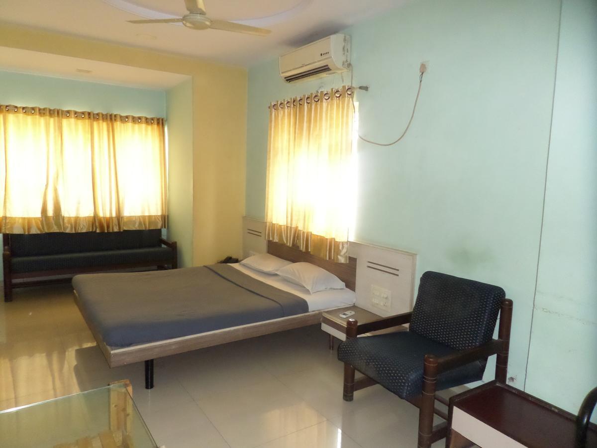 Hotel Sadanand Sangli Bagian luar foto