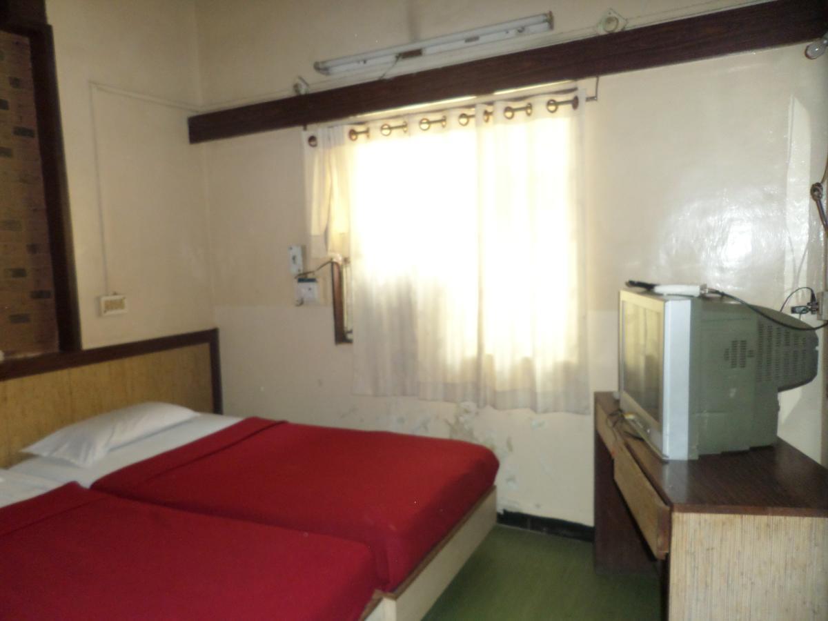 Hotel Sadanand Sangli Bagian luar foto