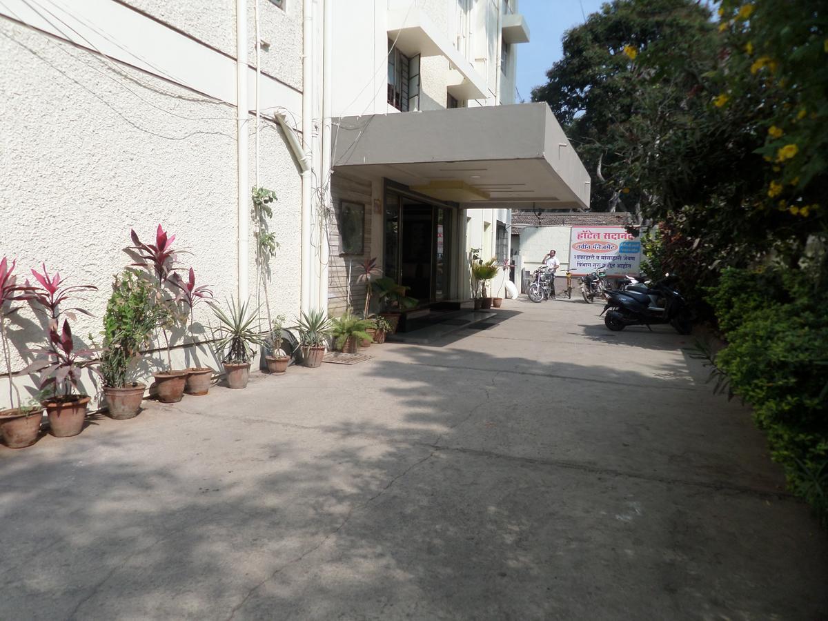 Hotel Sadanand Sangli Bagian luar foto