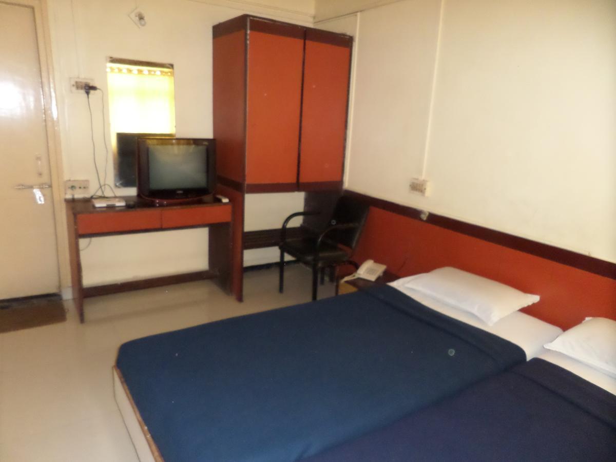 Hotel Sadanand Sangli Bagian luar foto